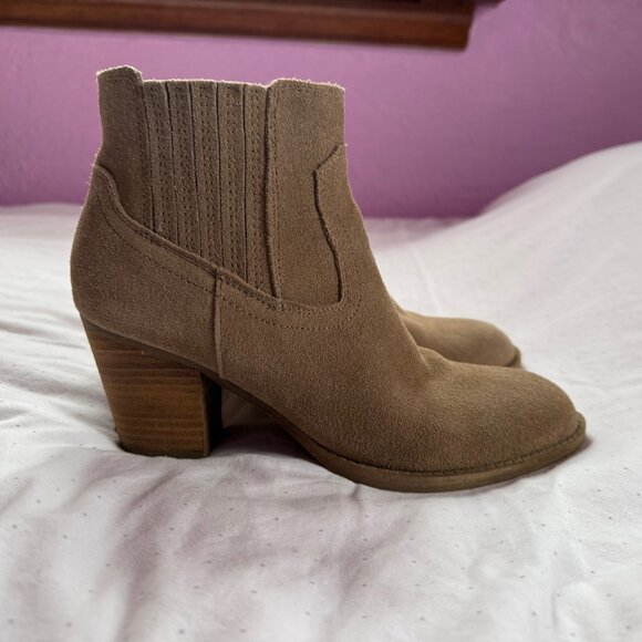 Light Brown Suede Dolce Vita booties - Picture 1 of 3